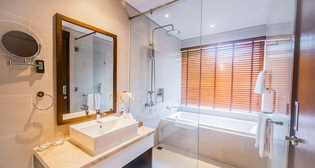 Best Western Premier Sonasea Villas Дуонг-Донг Экстерьер фото